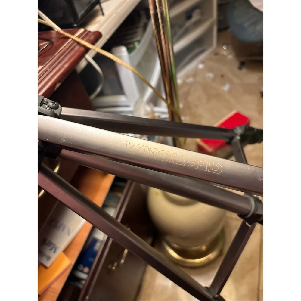 Vanguard Tripod VT-112 no Head, New with Tags, See Images